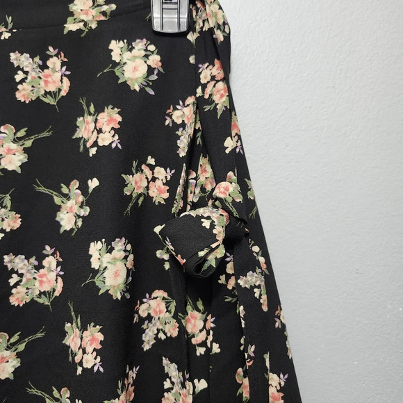Collective concepts women's mini skirt floral size M black - Picture 2 of 6